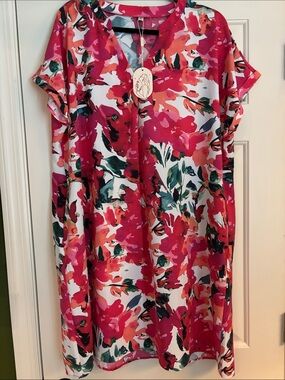 NEW - Vibrant Pink Floral Shift Dress with Large Side Slit Pockets